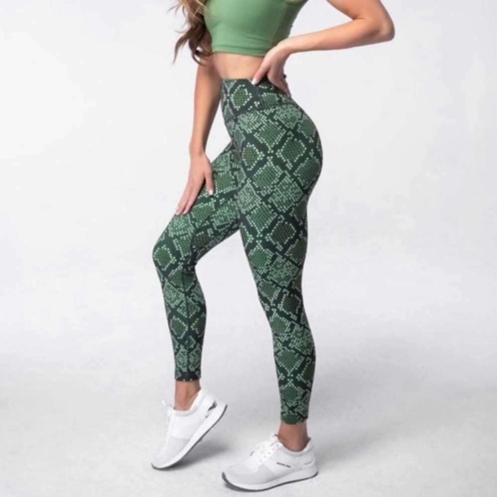 Balance Athletica Ascend Leggings in Viper